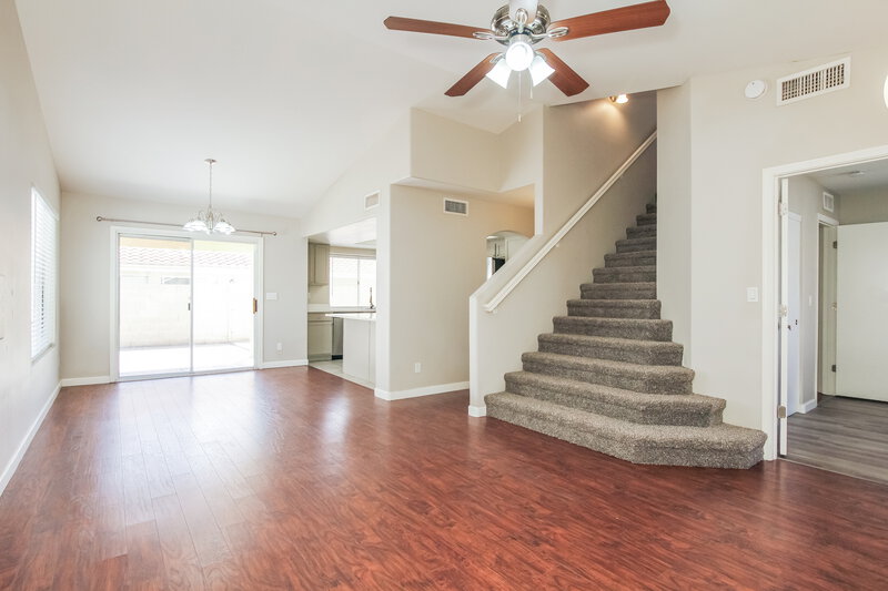 2,190/Mo, 7045 N 28th Ave Phoenix, AZ 85051 Living Room View 2