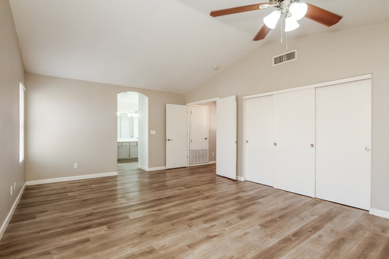 2,190/Mo, 7045 N 28th Ave Phoenix, AZ 85051 Main Bedroom View 2