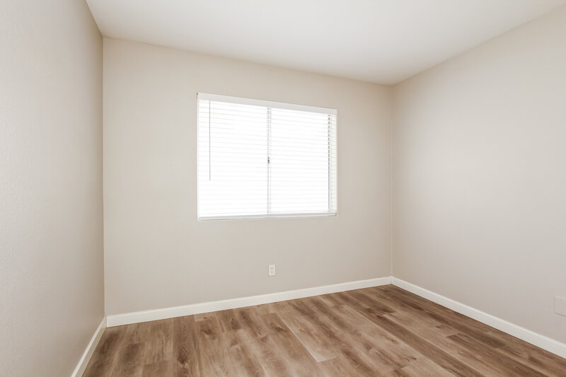 2,190/Mo, 7045 N 28th Ave Phoenix, AZ 85051 Bedroom View