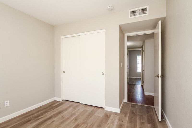 2,190/Mo, 7045 N 28th Ave Phoenix, AZ 85051 Bedroom View 2