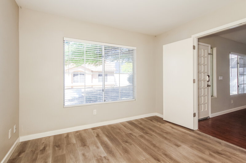 2,190/Mo, 7045 N 28th Ave Phoenix, AZ 85051 Bedroom View 3