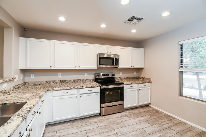2,400/Mo, 21153 E Stonecrest Dr Queen Creek, AZ 85142 Kitchen View 2