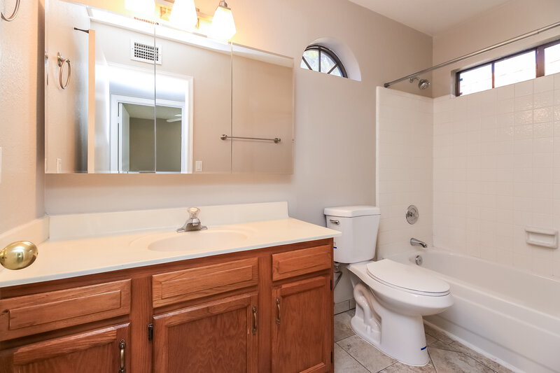 2,375/Mo, 1041 E Sunburst Ln Tempe, AZ 85284 Bathroom View
