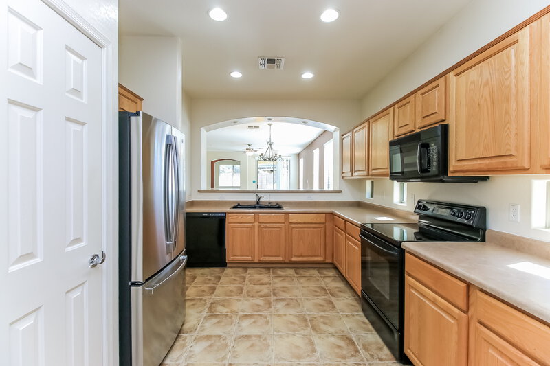 2,280/Mo, 6279 S Sunnyvale Ct Gilbert, AZ 85298 Kitchen View 2