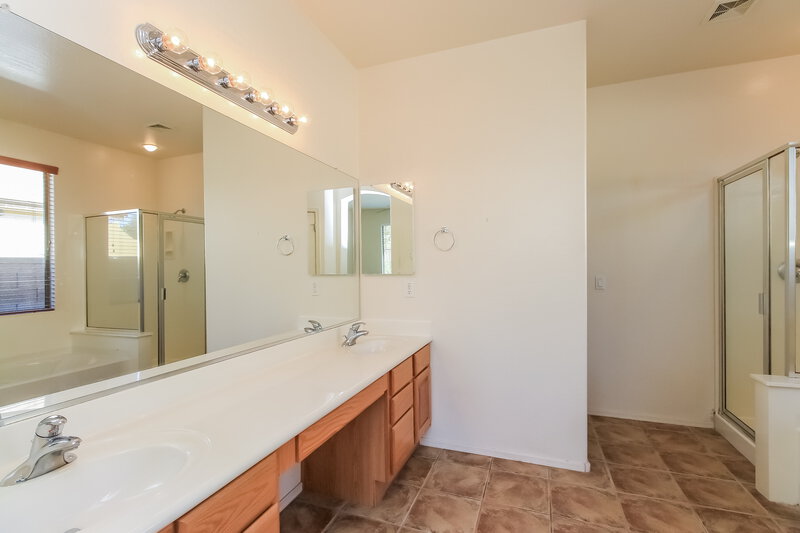 2,280/Mo, 6279 S Sunnyvale Ct Gilbert, AZ 85298 Main Bathroom View