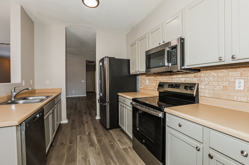 1,860/Mo, 1733 E Silversmith Trl San Tan Valley, AZ 85143 Kitchen View