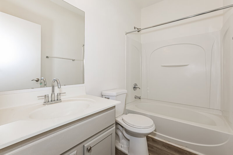 1,860/Mo, 1733 E Silversmith Trl San Tan Valley, AZ 85143 Bathroom View