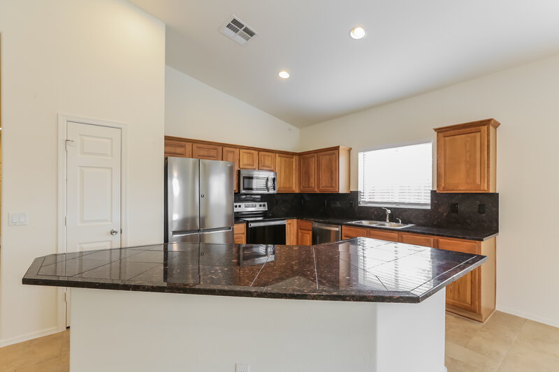 2,135/Mo, 9127 W Elwood St Tolleson, AZ 85353 Kitchen View 2