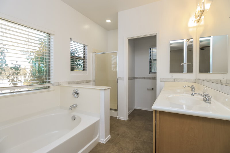 2,025/Mo, 22888 S 218th St Queen Creek, AZ 85142 Main Bathroom View