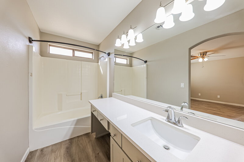 1,880/Mo, 15911 W Tasha Dr Surprise, AZ 85374 Main Bathroom View