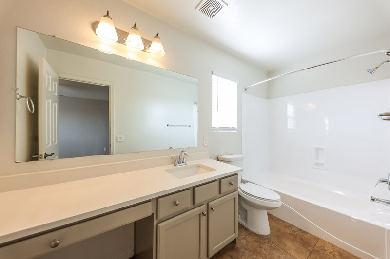 2,000/Mo, 1304 S 159th Ave Goodyear, AZ 85338 Main Bathroom View