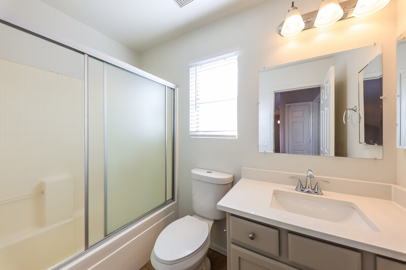 2,000/Mo, 1304 S 159th Ave Goodyear, AZ 85338 Bathroom View