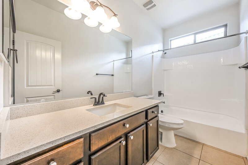 2,170/Mo, 12051 W Tether Trl Peoria, AZ 85383 Bathroom View