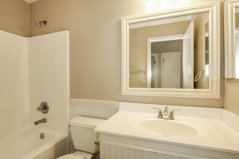 1,745/Mo, 11244 W Ruth Ave Peoria, AZ 85345 Bathroom View