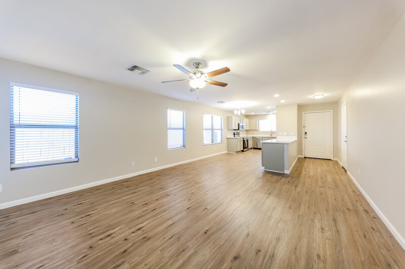 2,060/Mo, 18611 N 22nd St Lot 16 Phoenix, AZ 85024 Living Room View 2