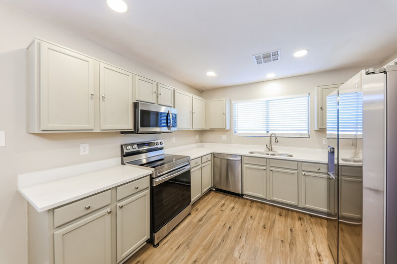 2,060/Mo, 18611 N 22nd St Lot 16 Phoenix, AZ 85024 Kitchen View