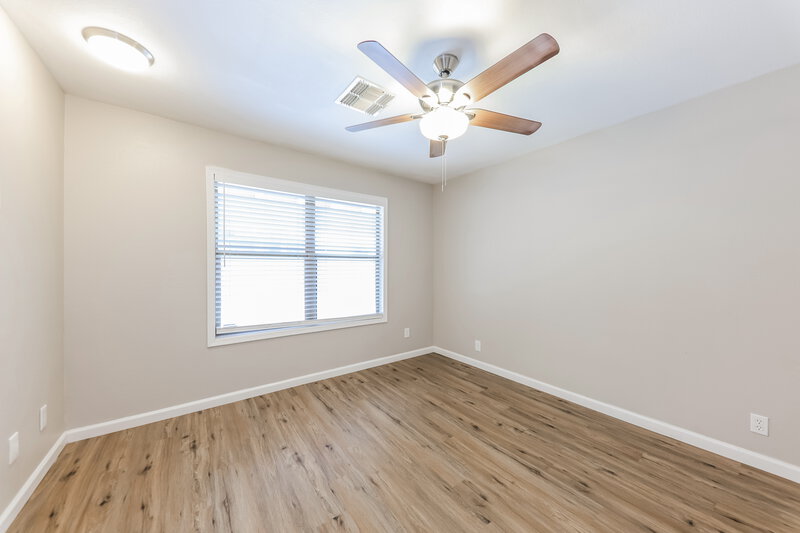 2,060/Mo, 18611 N 22nd St Lot 16 Phoenix, AZ 85024 Main Bedroom View