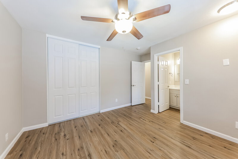 2,060/Mo, 18611 N 22nd St Lot 16 Phoenix, AZ 85024 Main Bedroom View 2