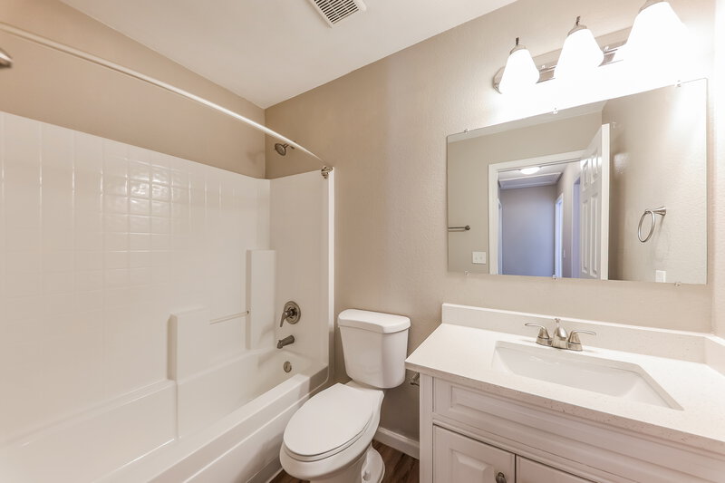 2,060/Mo, 18611 N 22nd St Lot 16 Phoenix, AZ 85024 Bathroom View