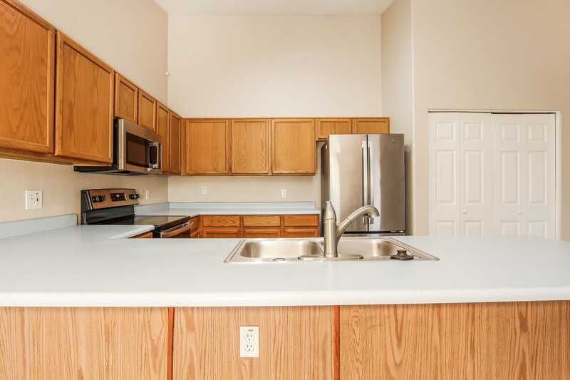 2,235/Mo, 773 E Wildhorse Dr Chandler, AZ 85286 Kitchen View 2