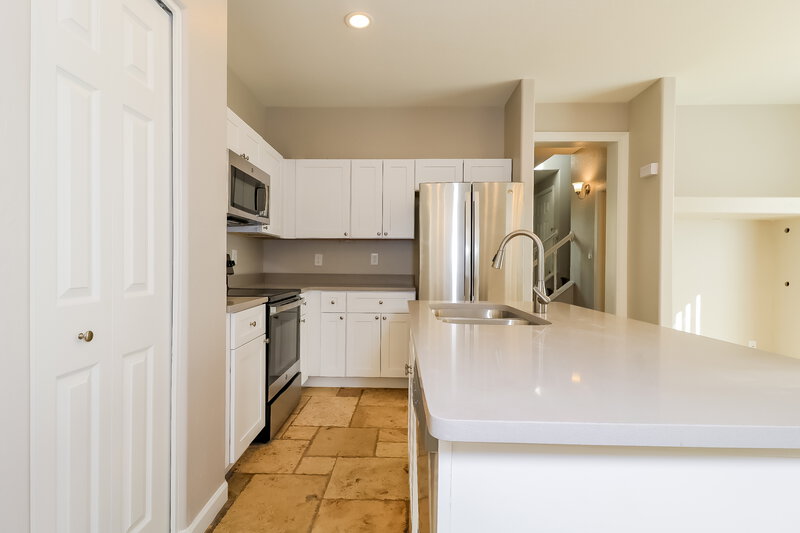 2,200/Mo, 3012 S 101st Ave Tolleson, AZ 85353 Kitchen View 2