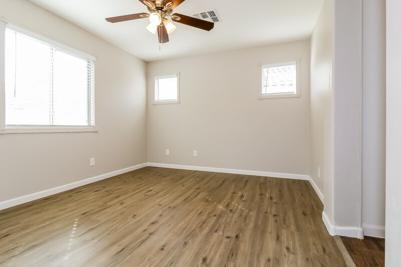 2,200/Mo, 3012 S 101st Ave Tolleson, AZ 85353 Main Bedroom View 2