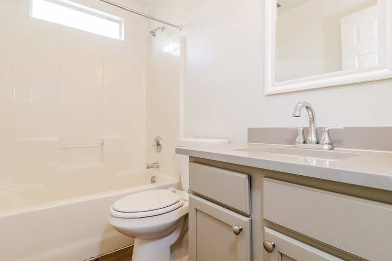 2,200/Mo, 3012 S 101st Ave Tolleson, AZ 85353 Bathroom View