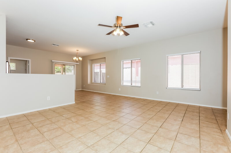2,015/Mo, 650 E Renegade Pl Queen Creek, AZ 85143 Living Room View 3