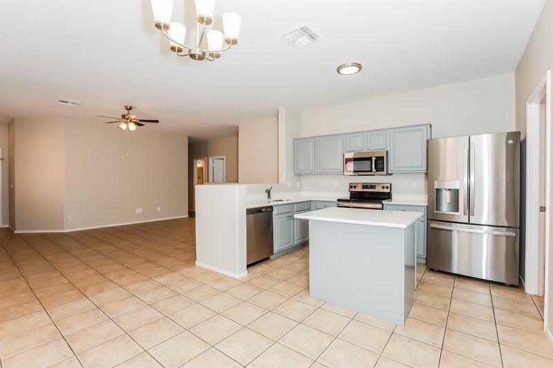 2,015/Mo, 650 E Renegade Pl Queen Creek, AZ 85143 Dining Room View 2