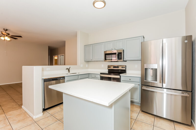 2,015/Mo, 650 E Renegade Pl Queen Creek, AZ 85143 Kitchen View 2