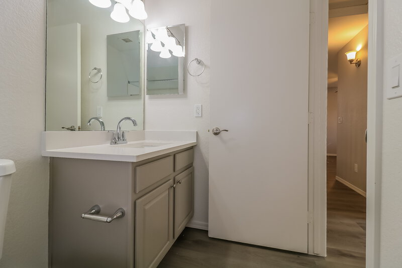 2,190/Mo, 12737 W. Desert Flower Rd Avondale, AZ 85392 Bathroom View