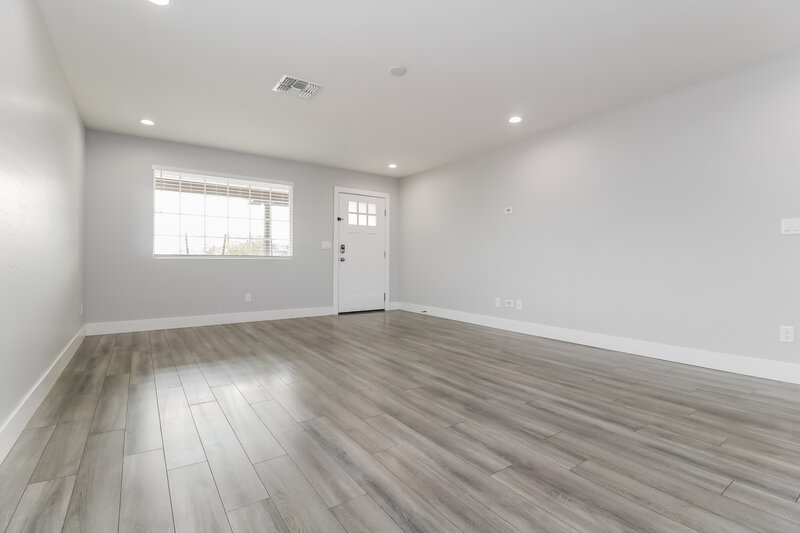 2,030/Mo, 3846 W Tamarisk Ave Phoenix, AZ 85041 Living Room View