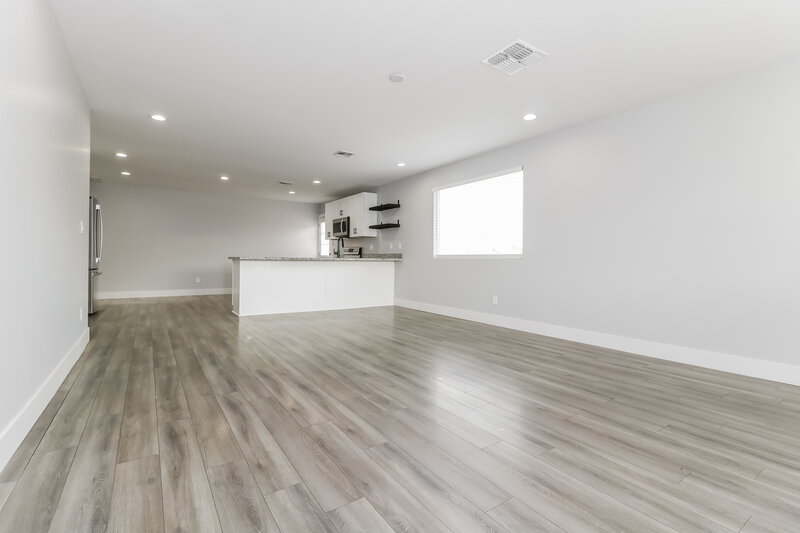 2,030/Mo, 3846 W Tamarisk Ave Phoenix, AZ 85041 Living Room View 2