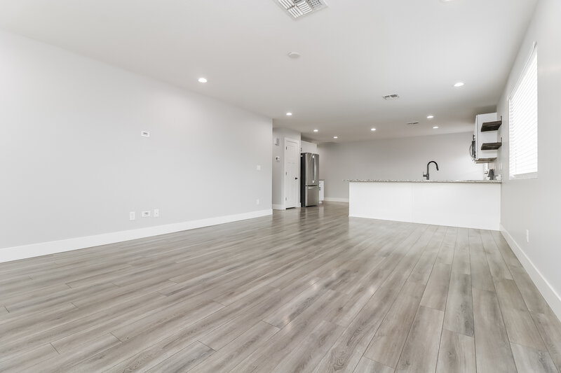 2,030/Mo, 3846 W Tamarisk Ave Phoenix, AZ 85041 Living Room View 3