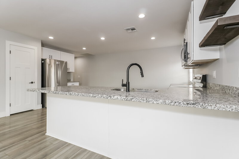 2,030/Mo, 3846 W Tamarisk Ave Phoenix, AZ 85041 Kitchen View