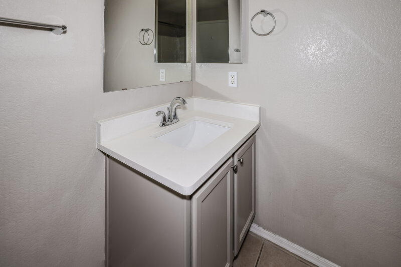 1,720/Mo, 13204 W Calavar Rd Surprise, AZ 85379 Bathroom View