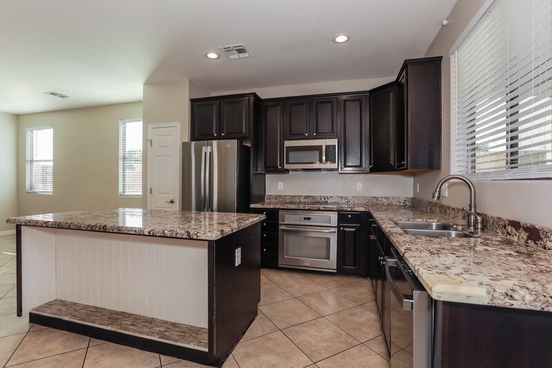 2,360/Mo, 4165 E Thunderheart Trl Gilbert, AZ 85297 Kitchen View 2