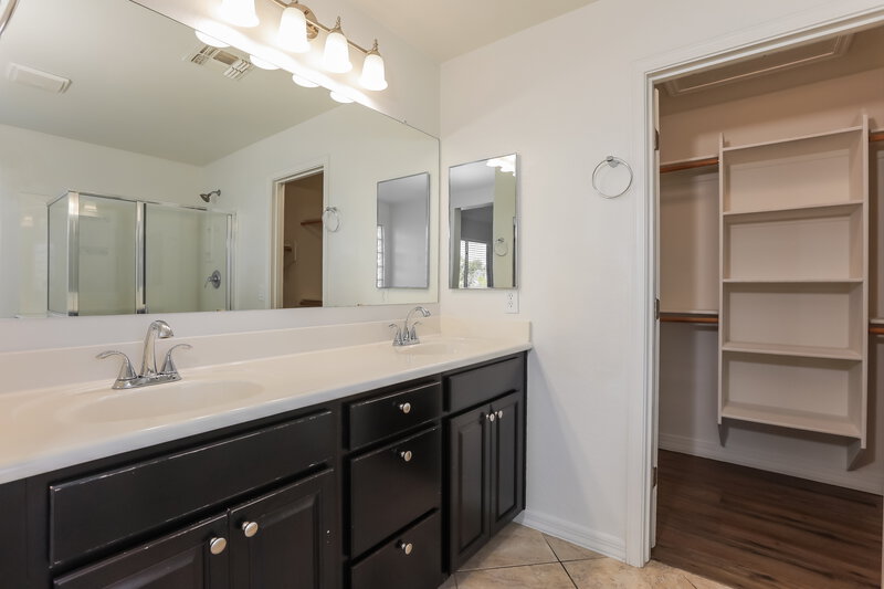 2,360/Mo, 4165 E Thunderheart Trl Gilbert, AZ 85297 Main Bathroom View