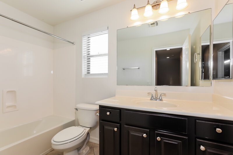 2,360/Mo, 4165 E Thunderheart Trl Gilbert, AZ 85297 Bathroom View