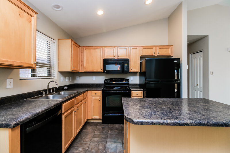 1,755/Mo, 41661 W Sunland Dr Maricopa, AZ 85138 Kitchen View