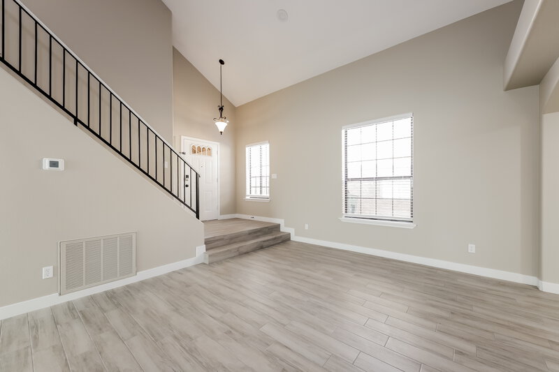 2,885/Mo, 1626 E Villa Theresa Dr Phoenix, AZ 85022 Living Room View 2