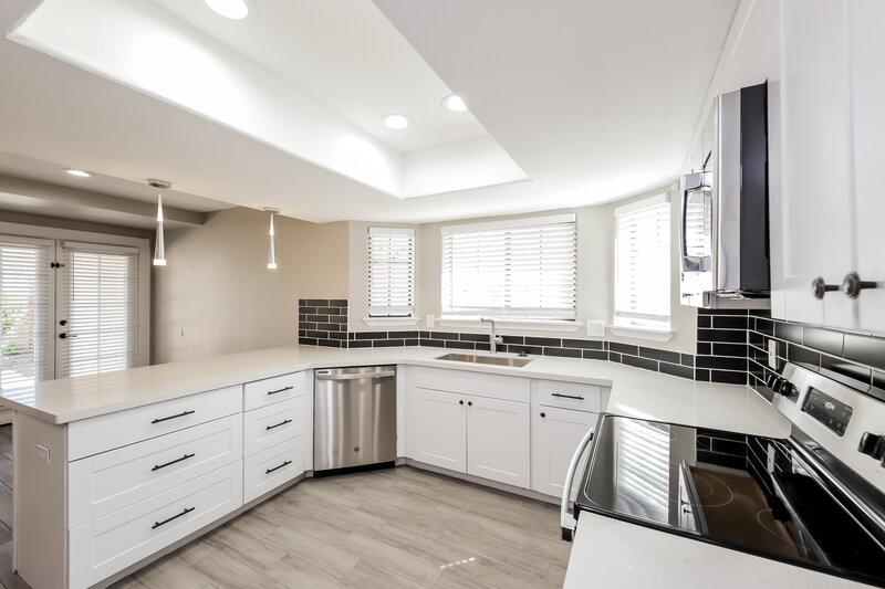 2,885/Mo, 1626 E Villa Theresa Dr Phoenix, AZ 85022 Kitchen View 2