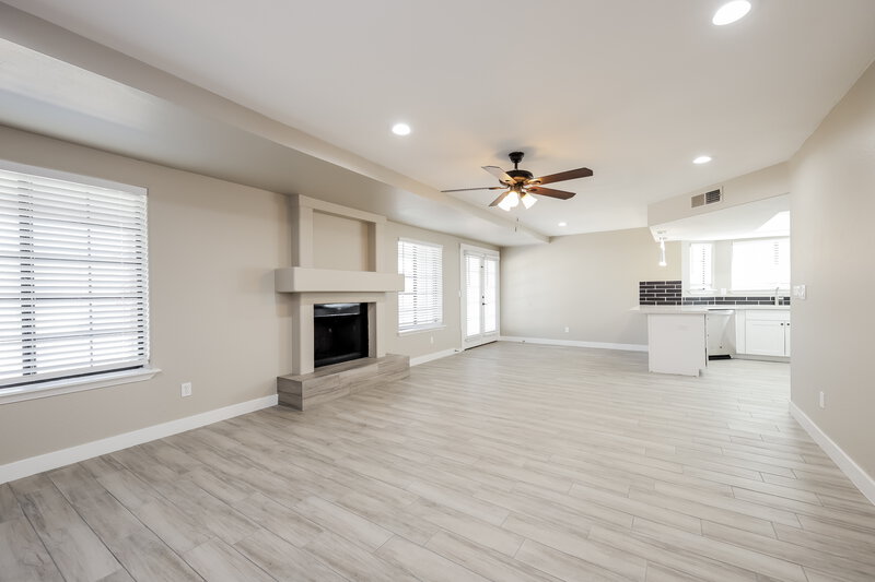 2,885/Mo, 1626 E Villa Theresa Dr Phoenix, AZ 85022 Family Room View 2