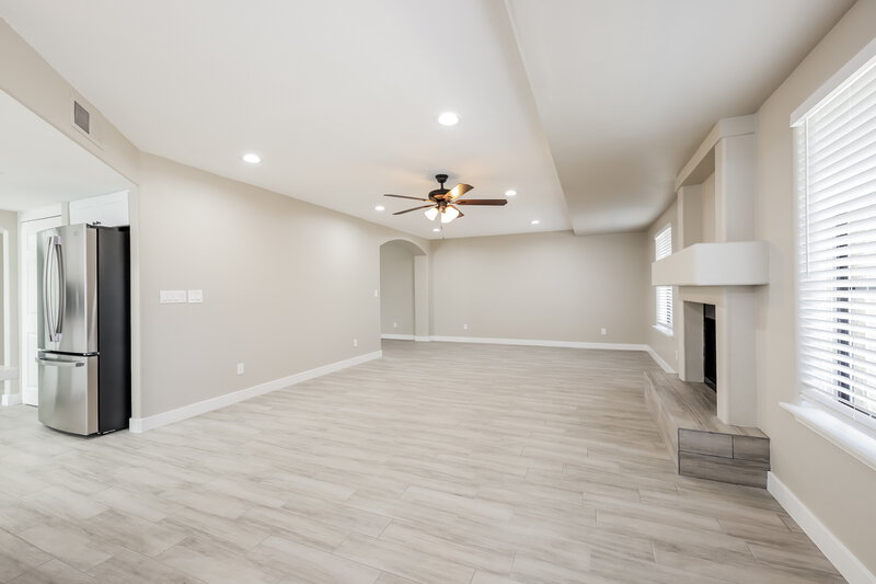 2,885/Mo, 1626 E Villa Theresa Dr Phoenix, AZ 85022 Family Room View 3