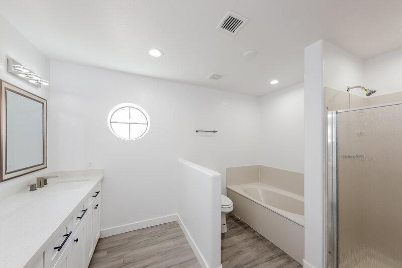 2,885/Mo, 1626 E Villa Theresa Dr Phoenix, AZ 85022 Main Bathroom View