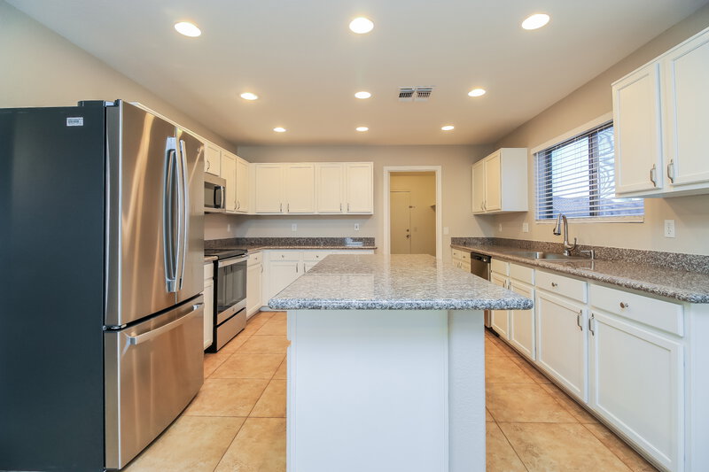 2,160/Mo, 2356 E 35th Ave Apache Junction, AZ 85119 Kitchen View