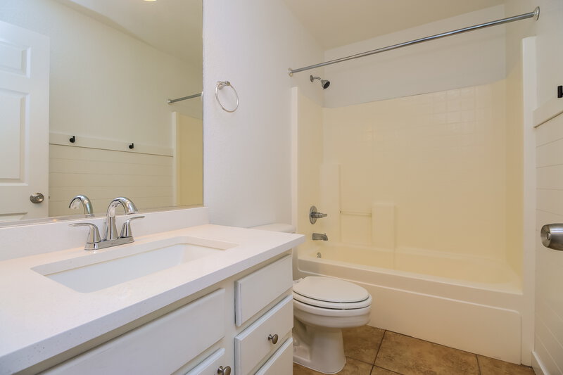 2,160/Mo, 2356 E 35th Ave Apache Junction, AZ 85119 Bathroom View