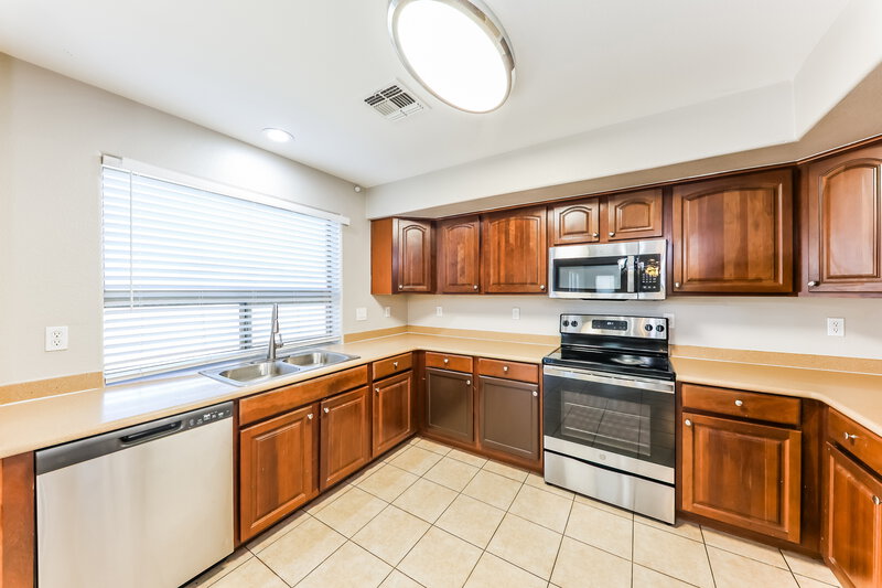 2,260/Mo, 2768 S 160th Ln Goodyear, AZ 85338 Kitchen View 2