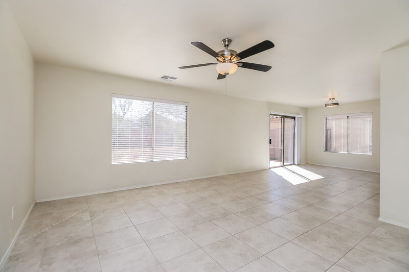 2,270/Mo, 9645 E Baltimore St Mesa, AZ 85207 Living Room View 3