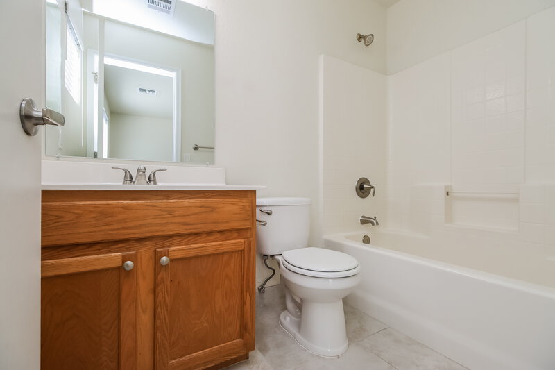 2,270/Mo, 9645 E Baltimore St Mesa, AZ 85207 Main Bathroom View